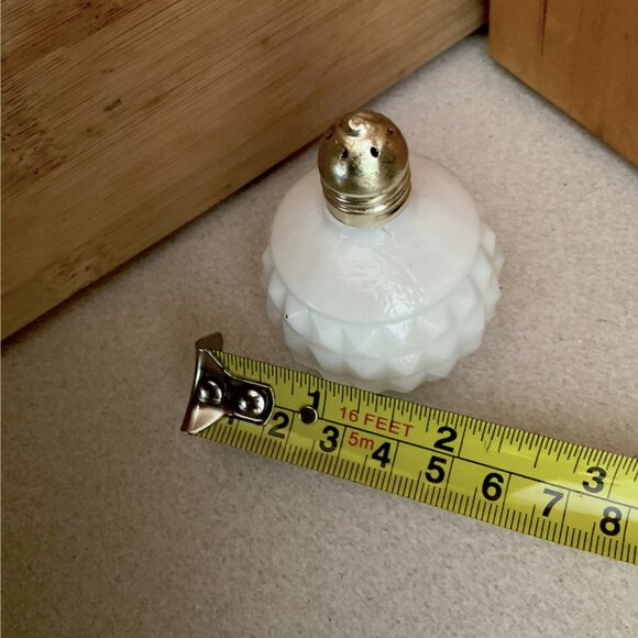 Vintage Hobnail White Milk Glass Salt & Pepper Shakers Made in Japan Gold Topped - Picture 5 of 5